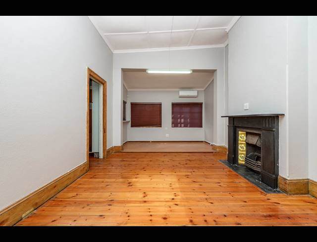 1,097M² BUILDING FOR SALE IN RICHMOND HILL